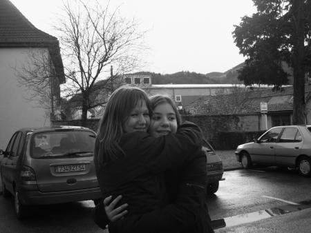 me voila avec laura!!